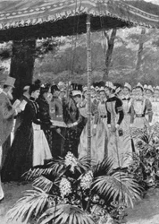 Prinses Alexandra Overhandigt Certificaten aan Verpleegsters in Marlborough House, 21 juli 1899, 1901