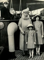 Koningin Mary met haar kleindochters, 1930s, 1951