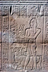 Reliëf van Hapi, god van de Nijl in overstroming, Tempel van Khnum, Ptolemeïsche en Romeinse periodes