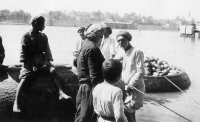 Rivierschepen geladen met meloenen, Tigris Rivier, Bagdad, Irak, 1917-1919