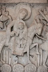 Romaans bas-reliëf van kapiteel in Autun Kathedraal met afbeelding van de Vlucht naar Egypte, Autun, Frankrijk