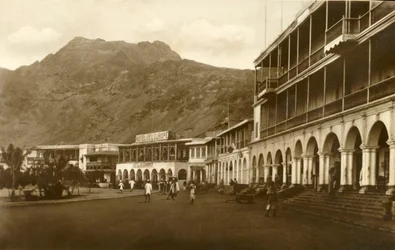 Rond de Halve Maan, Aden