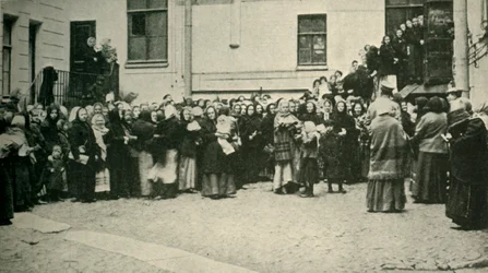 Russische soldatenvrouwen wachten op nieuws van het front, Eerste Wereldoorlog, 1915