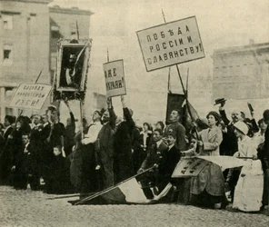 Russen bidden voor het succes van hun troepen, Petrograd, Eerste Wereldoorlog, 1914, ca. 1920