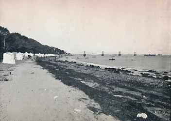 Zeezicht - Het badstrand en de hangbrug, 1895