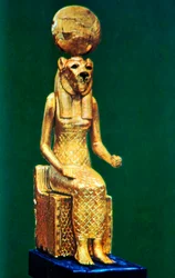Zittende beeldje van de oude Egyptische godin Sekhmet