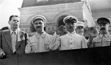 Senior Sovjet-figuren op de tribune van Lenins mausoleum, Rode Plein, Moskou, USSR, 1931