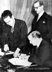 Ondertekening van financieel akkoord tussen Groot-Brittannië en de Vrije Fransen, Algiers, 8 februari 1944