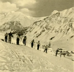 Skiles, Arlberg, Oostenrijk, c1935