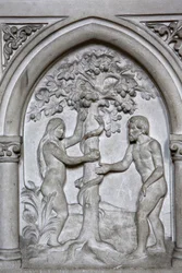 Sint-Martinus katholieke kerk, Villers-sur-Mer, Frankrijk. Reliëf. Adam en Eva