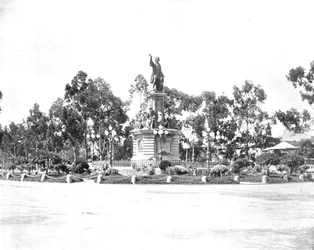 Standbeeld van Columbus op de Paseo, Mexico-Stad, Mexico, c1900