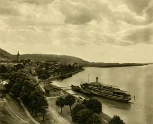 Stoomboot op de Donau bij Hainburg, Neder-Oostenrijk