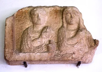 Stele, 2 portretten Optata Fada en Lucio Valio Rufo, 1e eeuw