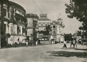 Strand Road, Rangoon. - Postkantoor, Imperial Bank of India. Douanehuis in de verte, 1900