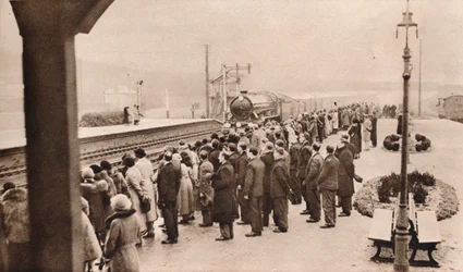 Sympathieke belangstelling voor de Koninklijke Begrafenistrein op Welwyn Station, 1936