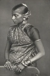 Tamulin met sieraden, 1926