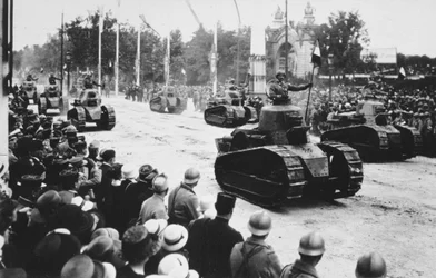 Tanks in de grote overwinningsparade, Parijs, Frankrijk, 14 juli 1919
