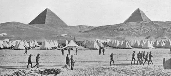 De Australische troepen in Egypte gekampeerd bij de piramides, 1914