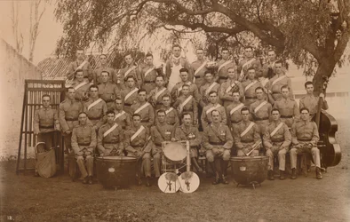 Het Bataljonsorkest van het Eerste Bataljon, Het Queens Own Royal West Kent Regiment. Poona, India, 1