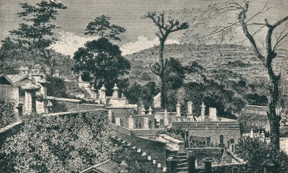De Begraafplaatsheuvel in Nagasaki, Japan, voor de moderne uitbreiding van de stad, 1907