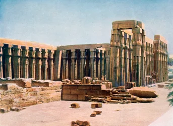 De zuilengang van Amenhotep III, Tempel van Luxor, Egypte, 20e eeuw