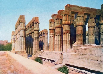 De Colonnade van Amenhotep III, Tempel van Luxor, Egypte