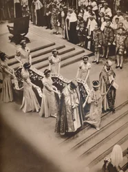 De kroningsplechtigheid in de abdij: de processie van de koningin, 1937