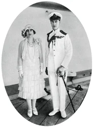 De Hertog en Hertogin van York aan boord van HMS Renown, Malta, 1927, 1937