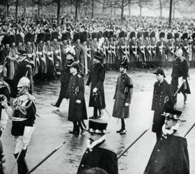 De Hertog van York in de begrafenisstoet van Koning George V