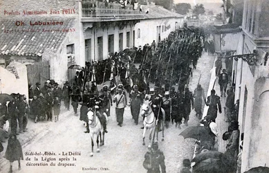Het Vreemdelingenlegioen paradeert door de straten van Sidi Bel Abbes, Algerije, 1906