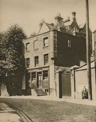 De Grenadier in Wilton Mews, Waar Koetsiers Niet Meer Drinken, ca. 1935