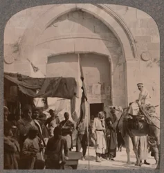 De Jaffa Poort gesloten, toont Naald van de Naald, Jeruzalem, ca. 1900