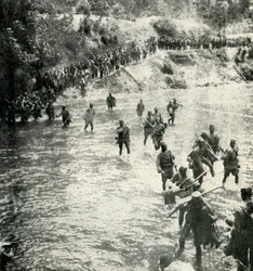 De Afrikaanse geweren van de koning steken de Ruwu-rivier over, Duits Oost-Afrika, 1919