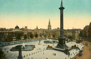De National Gallery en Nelsons Column, Trafalgar Square, Londen, ca. 1910