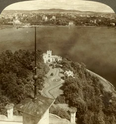 De Oscarshal Koninklijke Tuinen en Christiania, vanaf het Kasteel, Noorwegen, ca. 1905