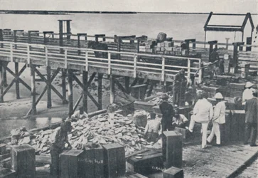 De Parelvisserij - Inpakken van Schelpen