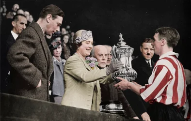 De Koningin Overhandigt de Beker, 1937