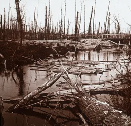 De rivier Ailette, Noord-Frankrijk, ca. 1914-ca. 1918