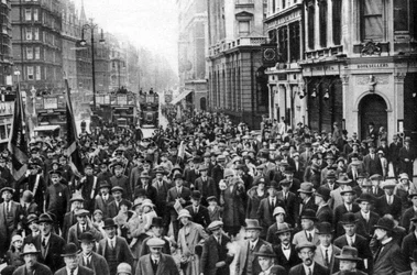 Het Leger des Heils marcheert door Oxford Street, Londen