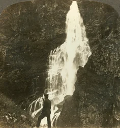 De Sevle Watervallen, bruisend en spetterend, nabij Stalheims hotel, Naerodal, Noorwegen, ca. 1905