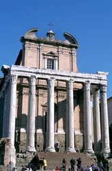 De Tempel van Antoninus en Faustina, Rome, 141 AD