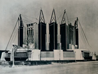 Het Reizen en Transport Gebouw, 1932-1933