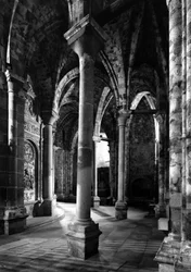 De omgang en de zogenaamde Stralende Kapel. Kathedraal Saint Savior. 12e-15e eeuw. Avila, Spanje