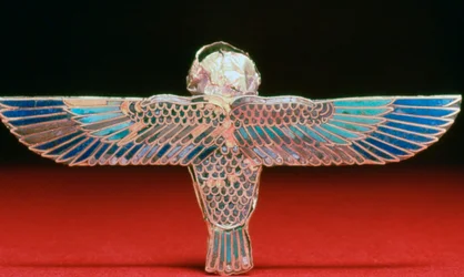 De achterkant van een gouden gevleugelde ba-amulet, Ptolemaeïsche periode, Egypte