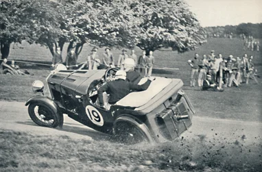 Het begin van een valpartij in Donington Park, 1937