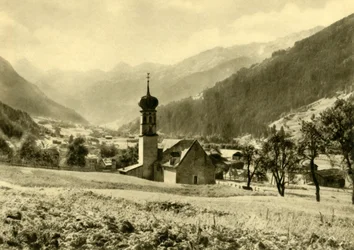 De kerk van Sankt Nikolaus in Gortipohl, Oostenrijk, ca. 1935