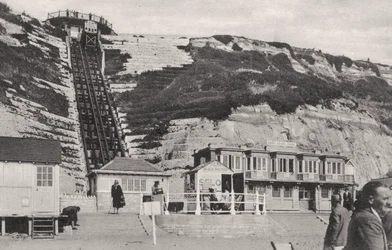 De kliflift in Bournemouth, Dorset, begin 20e eeuw