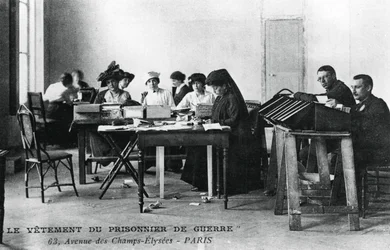 De kleding van de krijgsgevangene, Champs-Élysées, Parijs, Eerste Wereldoorlog, 1914-1918