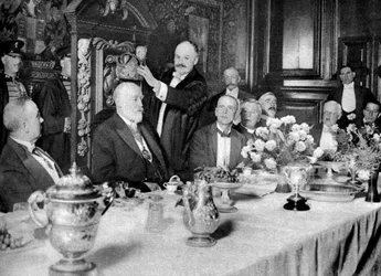 De kroning van de meester van het Gilde der gordelmakers, Londen, 1926-1927