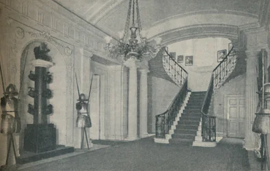 De mooie trapzaal in de residentie van de Eerste Lord bij de Admiraliteit, 1937